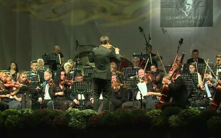 Opt zile de concerte in aer liber, in fata <span style='background:#EDF514'>ATENEU</span>lui Roman din Bucuresti. Este promovat Festivalul George Enescu