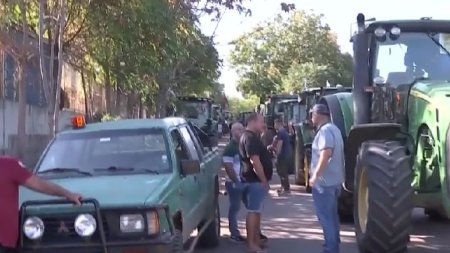 Fermierii bulgari au blocat vama la Ruse si in alte localitati de la granita cu Romania, dupa ce guvernul de la Sofia a dat liber la importurile de produse agricole din Ucraina