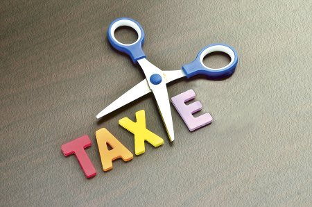Masurile austeritatii: Taxe noi pentru firme si <span style='background:#EDF514'>IMPOZITE</span> pentru proprietati, de la 1 octombrie