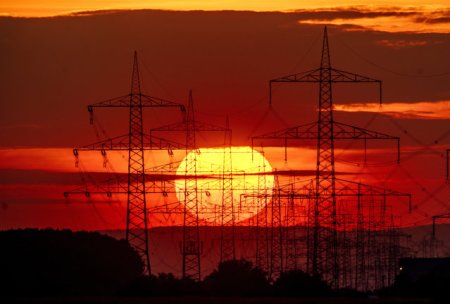 Semnal de alarma. Luni, la pranz, Romania consuma sub 6.000 MW de energie, un nivel extrem de redus