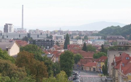 Aerul din Brasov a devenit toxic din cauza haldei de gunoi a orasului. Oamenilor le e frica sa mai deschida geamurile