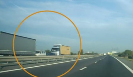 Accidentul cu <span style='background:#EDF514'>CINCI MORTI</span> de pe A1, filmat de o camera de bord. Microbuzul a fost strivit intre cele doua tiruri – VIDEO