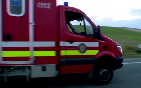 Accident pe DN7 provocat de un <span style='background:#EDF514'>SOFER B</span>aut care conducea o autoutilitara. Doua persoane au fost ranite