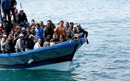 <span style='background:#EDF514'>GARDA</span> de coasta din Grecia a salvat 93 de migranti aflati in pericol