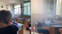 Telefonul unui elev din Cluj-Napoca a luat foc din senin | Elevii au fugit din clasa
