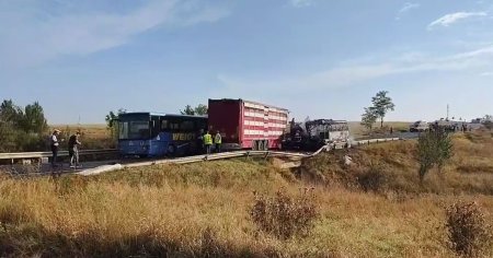 Grav accident rutier in care au fost implicate doua autocare si un TIR in Teleorman. A fost activat Planul Rosu de Interventie VIDEO