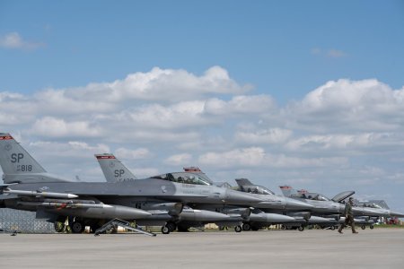 Patru avioane de <span style='background:#EDF514'>VANATOARE</span> F-16 Fighting Falcon si 100 de militari americani au ajuns la baza aeriana Borcea. Ce misiuni vor desfasura