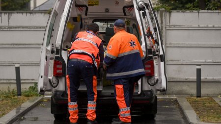 Interventie de urgenta pentru salvarea a trei persoane intoxicate cu <span style='background:#EDF514'>INSECTICID</span>