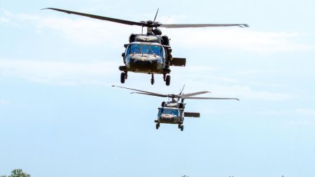 Vizita la o fabrica din Polonia care va livra Romaniei elicoptere <span style='background:#EDF514'>BLACK</span> Hawk