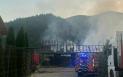 Incendiu puternic la o hala de prelucrarea lemnului din Suceava. Mobilizare de forte la fata locului