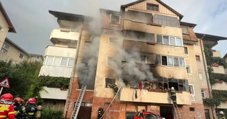 Explozie la un bloc din Sibiu: doi oameni au murit, 20 au fost <span style='background:#EDF514'>EVACUATI</span> VIDEO