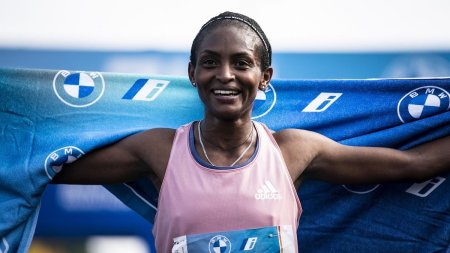 Etiopianca Assefa doboara recordul mondial de mar<span style='background:#EDF514'>ATON</span> feminin la Berlin