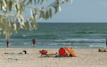 Temperaturile ridicate atrag tot mai multi oameni pe litoralul romanesc. Este mult mai civilizat turismul acum
