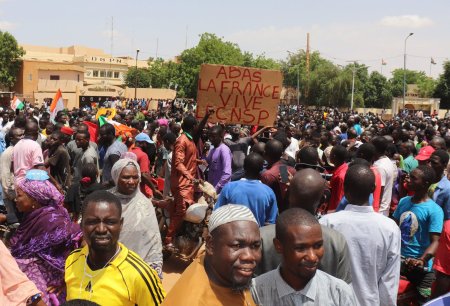 Ambasadorul francez in Niger, despre care Macron afirma ca a fost luat ostatic, va fi repatriat