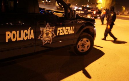 Un <span style='background:#EDF514'>JURNAL</span>ist si un politist au fost ucisi intr-un atac armat in Mexic