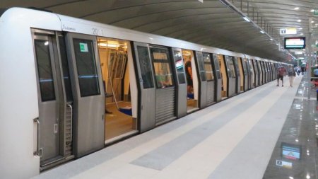 Circulatie oprita la metrou! Un tren defect a ramas blocat in statia Aurel <span style='background:#EDF514'>VLAICU</span>