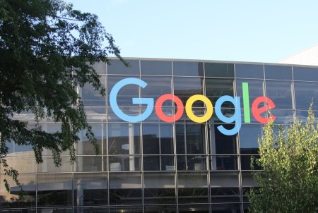 Google a implinit 25 de ani. La inceput se numea BackRub, acum a devenit un colos de peste 1.600 de miliarde de dolari