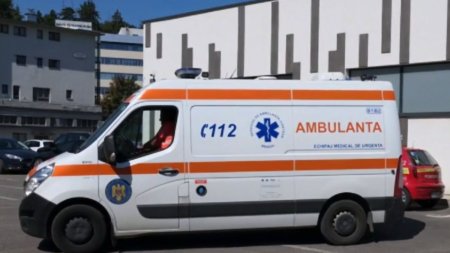 Un elev din Bucuresti a ajuns la spital, dupa ce a fost ranit cu un <span style='background:#EDF514'>BRICEAG</span> de un coleg cu care s-a certat in pauza