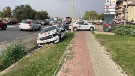 Accident cu doua masini de Politie, in Iasi, dupa o greseala de incepator a unui politist