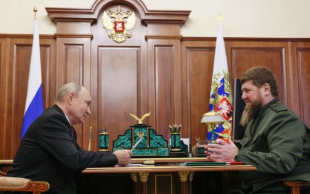 In fiecare zi luam prizonieri si distrugem echipamente. Ce a discutat Vladimir Putin cu Ramzan <span style='background:#EDF514'>KADIR</span>ov, la Kremlin