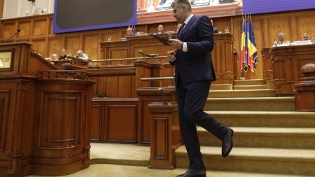 Parlamentarii din opozitie nu au reusit sa stranga semnaturile | Guvernul Ciolacu scapa de <span style='background:#EDF514'>MOTIUNEA</span> de cenzura