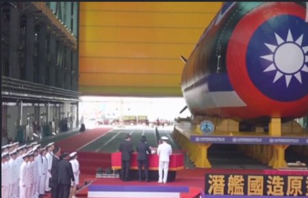 <span style='background:#EDF514'>TAIWAN</span> are primul submarin militar: monstrul marin a costat 1,54 miliarde de dolari