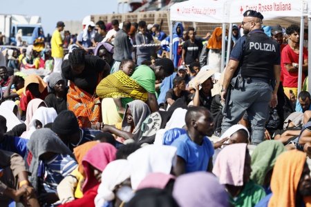 Romania va prelua persoane in nevoie de protectie din insula Lampedusa, coplesita de migranti spune ministrul Predoiu