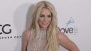 Autoritatile au fost trimise la casa lui Britney Spears, dupa ce a aparut un videoclip in care artista apare dansand cu cutitele in mana