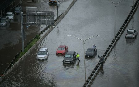 Orasul New York, inundat in urma unor ploi torentiale. Metroul, partial paralizat