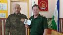 Rusii au trucat o poza cu un ofiter care primeste o medalie de razboi, militarul era pe moarte, la spital