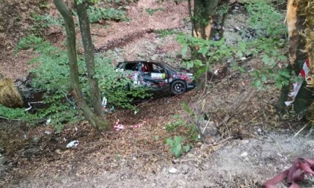 Accident grav in Raliul Clujului. O masina a cazut intr-o rapa adanca de 5 metri