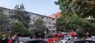 Un barbat ameninta ca se arunca de pe un bloc cu patru etaje din Timisoara dupa ce s-ar fi certat cu sotia
