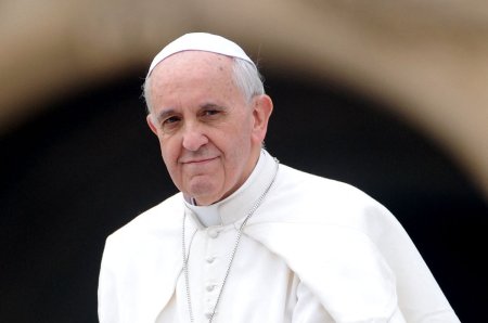 Papa <span style='background:#EDF514'>FRANCI</span>sc a sugerat ca uniunile dintre persoanele de acelasi sex ar putea primi binecuvantare
