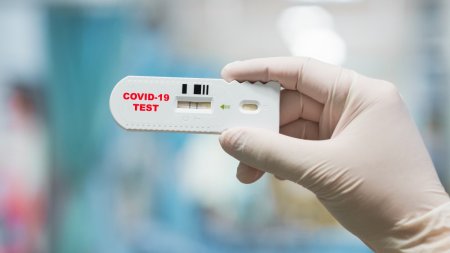 Peste 13.000 de cazuri noi de COVID-19 si 31 de decese, saptamana trecuta
