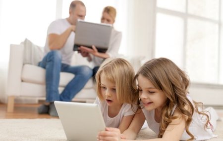 Proiect de lege: control parental pe internet pentru copiii sub 16 ani. Sunteti de acord?