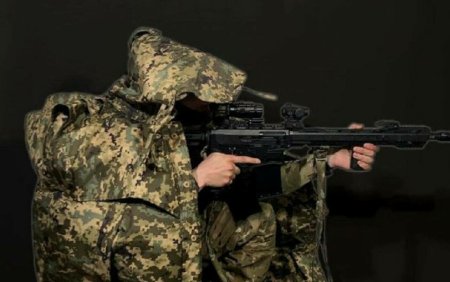 Ucraina anunta ca a fabricat pelerine de invizibilitate care permit soldatilor sa nu fie depistati de drone | VIDEO