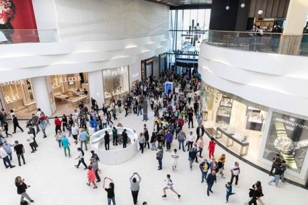 <span style='background:#EDF514'>NEPI</span> Rockcastle a inaugurat cel mai mare centru comercial din Craiova