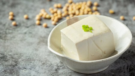 Cum gatim tofu, branza vegetala care contine aminoacizi benefici pentru organism