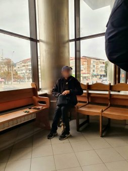 Un barbat si-a dat foc pe scarile Palatului de Justitie din Baia Mare. Au intervenit jandarmii