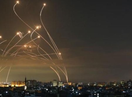 Baraj de rachete lansat din Gaza impotriva Israelului / Atacul a pornit dimineata, cand copiii mergeau la scoala / Este ziua marii revolutii, clameaza liderul Hamas / Israelul se declara gata de razboi si recruteaza masiv