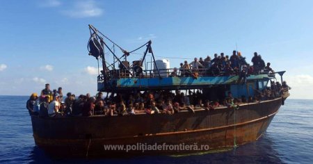 Peste 400 de migranti aflati in pericol pe o nava in Marea Mediterana, salvati de politistii de frontiera romani