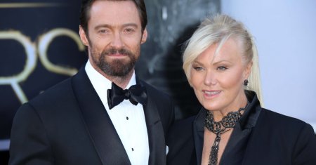 <span style='background:#EDF514'>HUGH</span> Jackman zambeste din nou dupa divort! Cu cine a fost surprins actorul din Wolverine