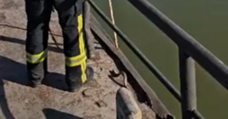 Barbat cazut de pe slep in Dunare. Este cautat in zona Portului Mineralier <span style='background:#EDF514'>GALATI VIDEO</span>