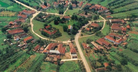 Povestea singurului sat circular din Romania. Legenda spune ca a fost denumit dupa sotia unui conte