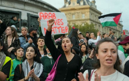 Palestina va invinge. Sute de persoane manifesteaza in favoarea Palestinei la Paris, in pofida unei interdictii