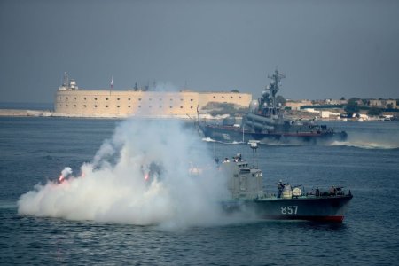Marina ucraineana: O <span style='background:#EDF514'>CORVET</span>a rusa a fost avariata in apropiere de Sevastopol