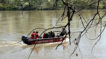 Cadavrul gasit pe 16 august in raul Mures este al fetitei de 7 ani, aflata in barca rasturnata la Semlac