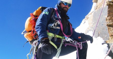 INTERVIU Constantin <span style='background:#EDF514'>LACATUSU</span>, primul roman pe Everest: La 8.600 de metri, oxigenul se terminase FOTO