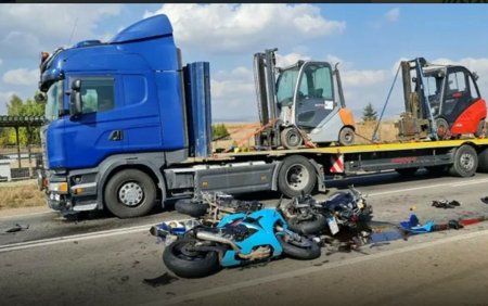 Accident grav intre un TIR, o masina si trei motociclete, intre Brasov si <span style='background:#EDF514'>TARGU SECUIESC</span>. Trei persoane au fost ranite