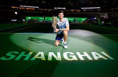 Polonezul Hubert Hurkacz s-a impus la Shanghai, insa a uitat de Roger Federer prezent in tribune: Sper sa nu o ia personal
